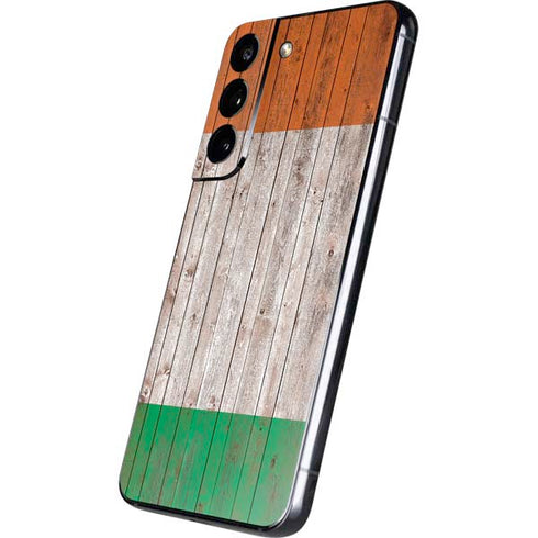 Ireland Flag Dark Wood Galaxy S22 Skin